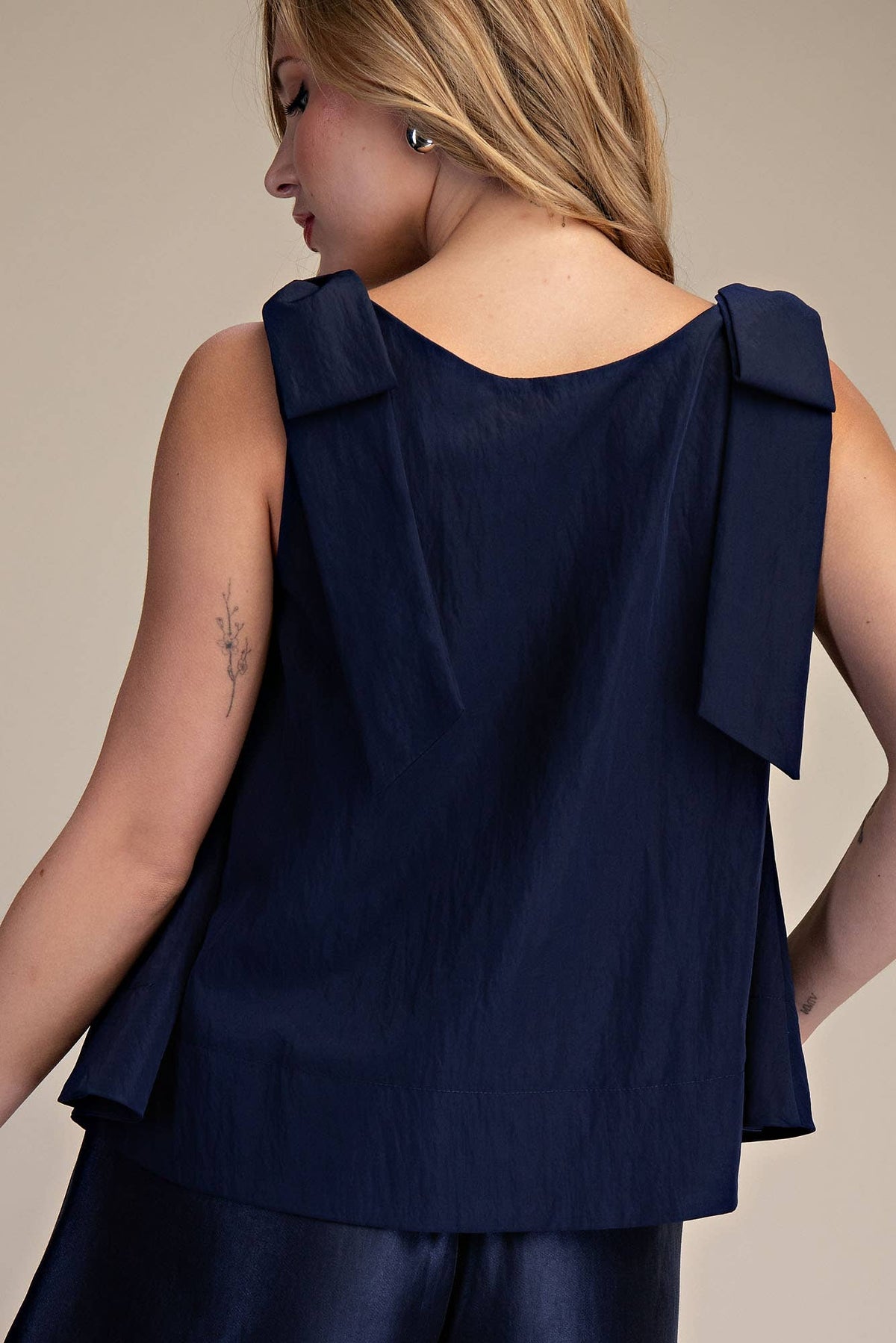 Scoop Neck Bow Shoulder Top (1/2 Set)