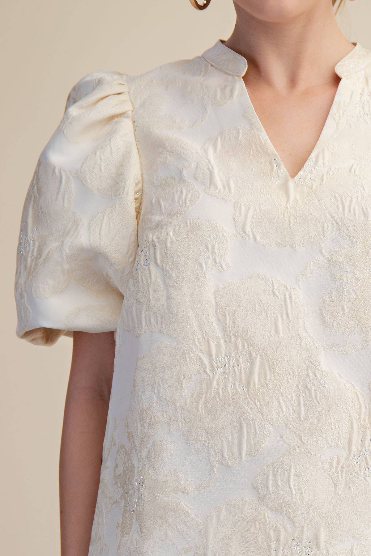 V-Neck Puff Sleeve Jacquard Top