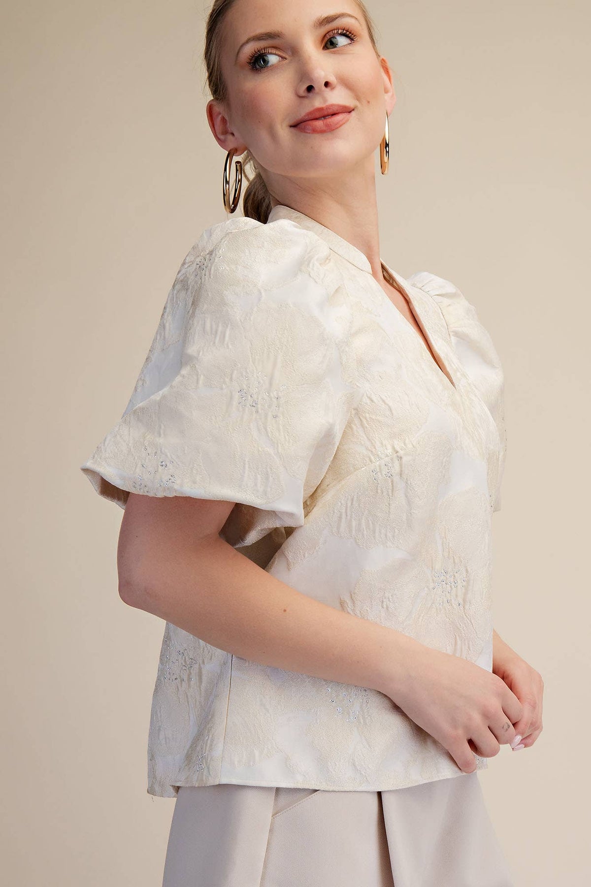 V-Neck Puff Sleeve Jacquard Top