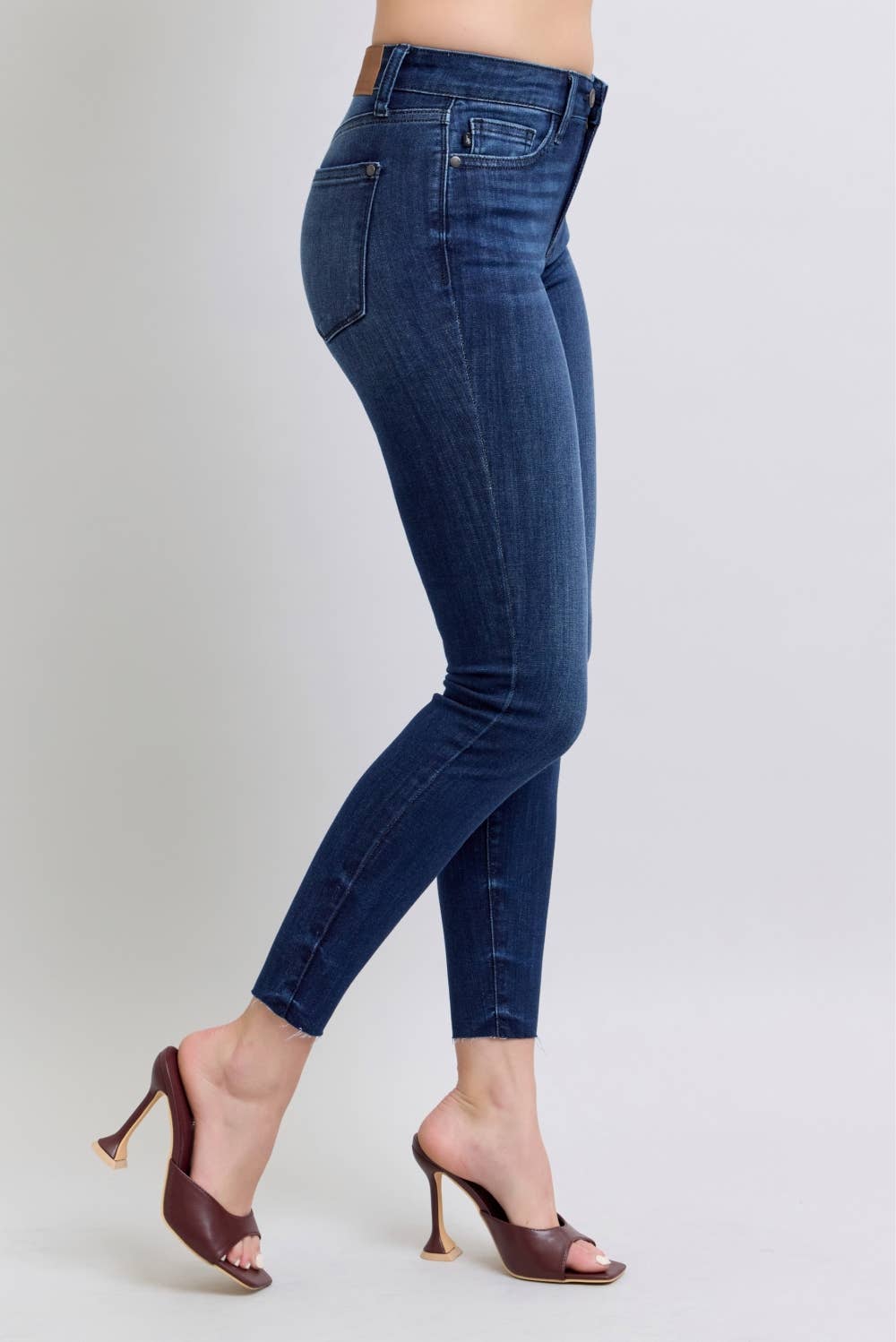 Judy Blue Skinny w raw hem