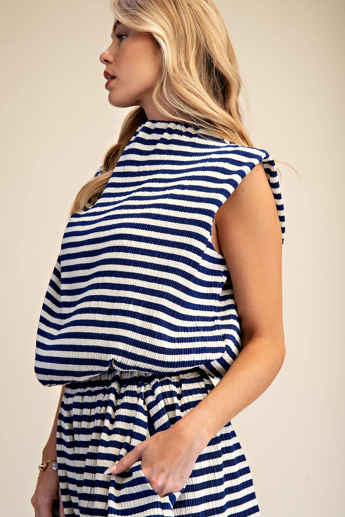 Mock Neck Sleeveless Bubble Top (1/2 Set)